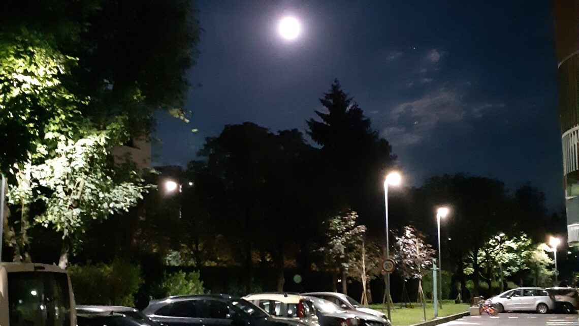 Anche a Milano la Luna può essere un luogo speciale