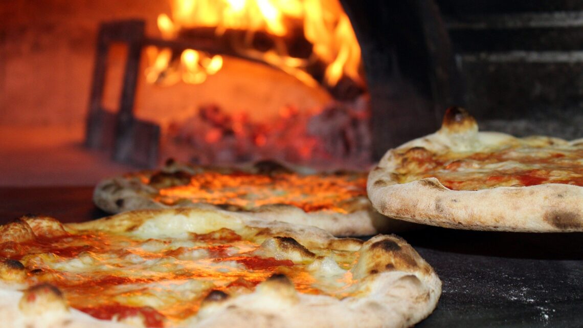 Mangiare pizza ci rende felici. Scoprite il perché e una ricetta last minute